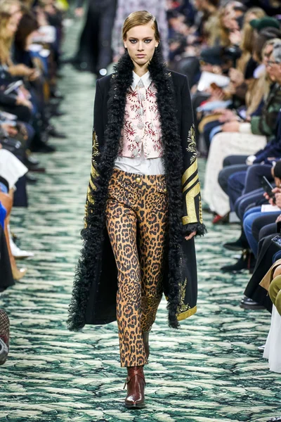 Look 8